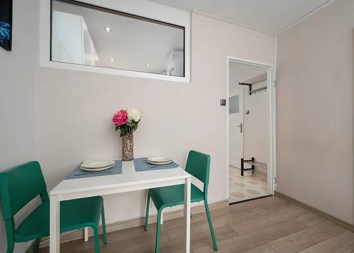 Functional With A View Of The In A Quiet Area Of By Renters Βρότσλαβ