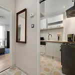 Functional With A View Of The In A Quiet Area Of By Renters 公寓